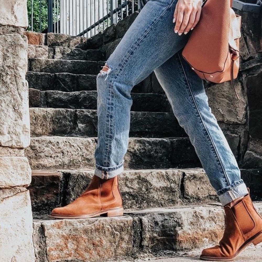 CLARKS Arlo Chelsea Boot in Tan Leather W8.5